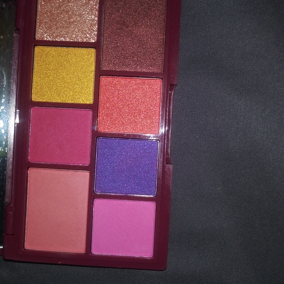 Makeup revolution chocolate cherry mini palette - Picture 3 of 3